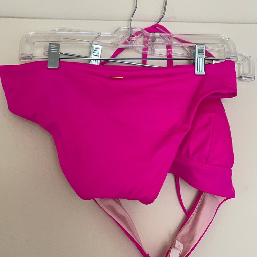 Victoria’s Secret swim suit. - Picture 4 of 8